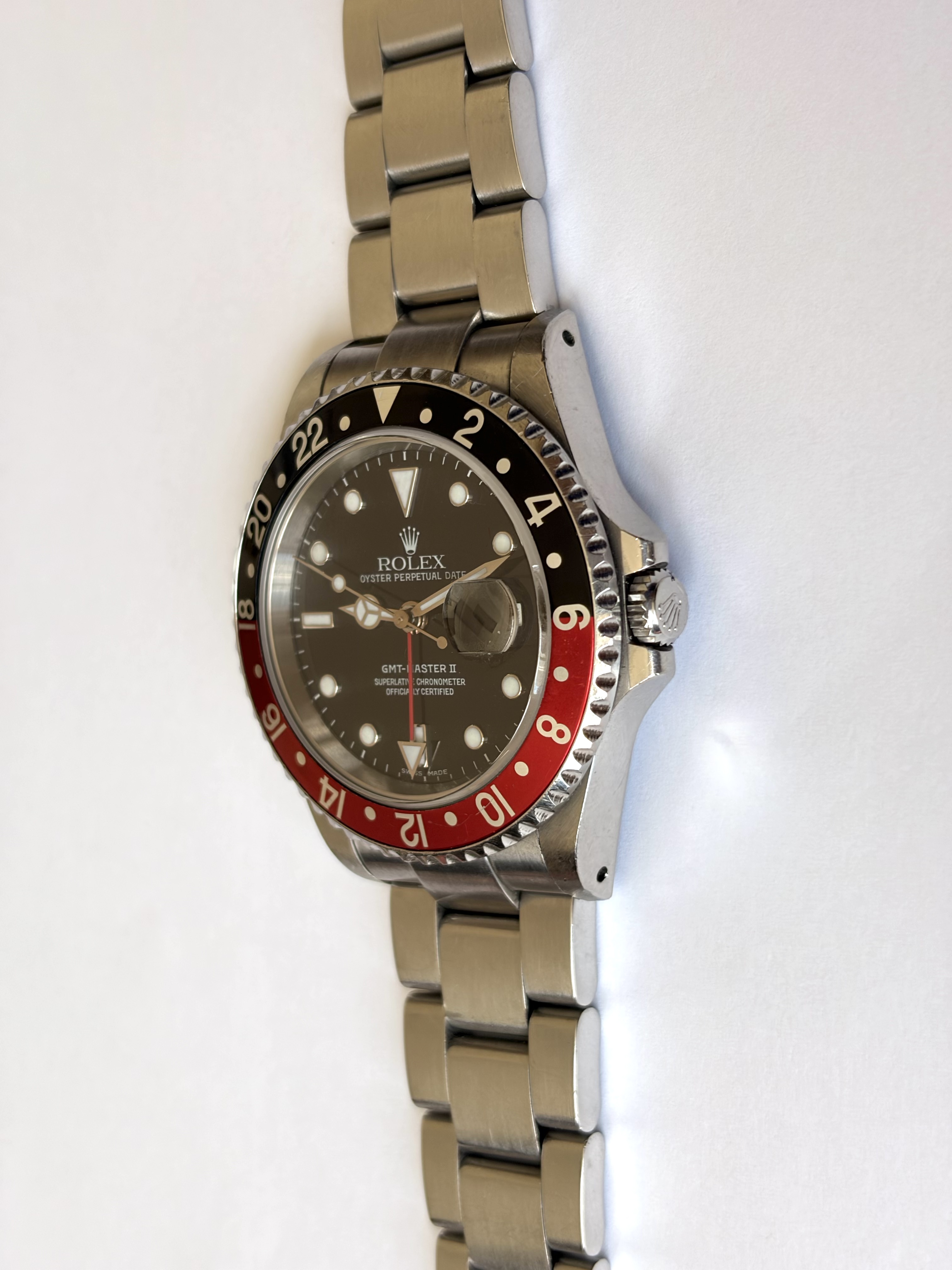 10980